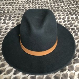 Lack of color full brim hat